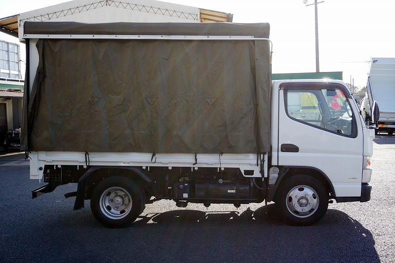 キャンター　「標準幅　ショート」　平ボディー　幌車　積載２９５０ｋｇ　三方開　全低床　幌開閉カーテン式　左電格ミラー　ＥＴＣ　バックカメラ　幌台枠溶接止め　１ナンバー　５速ＭＴ！3