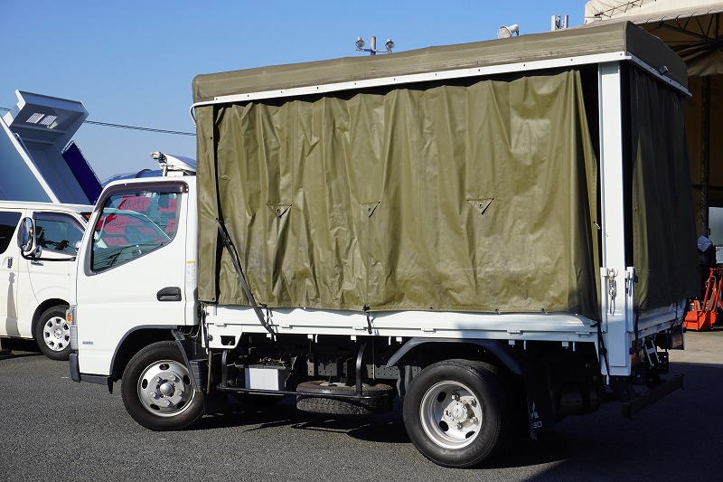 キャンター　「標準幅　ショート」　平ボディー　幌車　積載２９５０ｋｇ　三方開　全低床　幌開閉カーテン式　左電格ミラー　ＥＴＣ　バックカメラ　幌台枠溶接止め　１ナンバー　５速ＭＴ！4