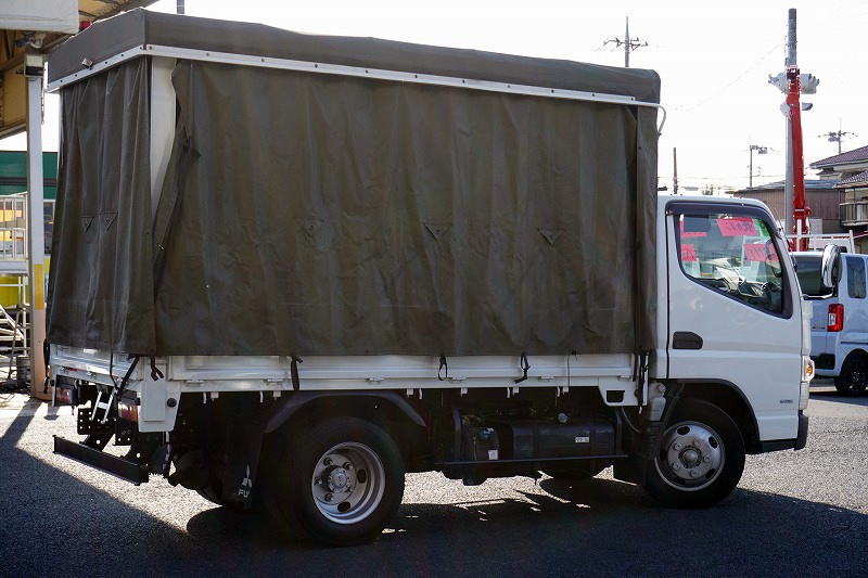 キャンター　「標準幅　ショート」　平ボディー　幌車　積載２９５０ｋｇ　三方開　全低床　幌開閉カーテン式　左電格ミラー　ＥＴＣ　バックカメラ　幌台枠溶接止め　１ナンバー　５速ＭＴ！6