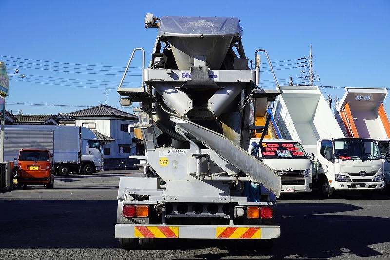 コンドル　増トン　「ベッド付き」　コンクリートミキサー車　新明和製　積載７５５０ｋｇ　ドラム容量６．３立米　最大混合容量３．２立米　電動ホッパーカバー　水タンク　メッキパーツ　アルミホイール　タコグラフ　ミラーヒーター　バックカメラ　ＥＴＣ　ＨＩＤヘッドライト　坂道発進補助　６速ＭＴ！ AK2