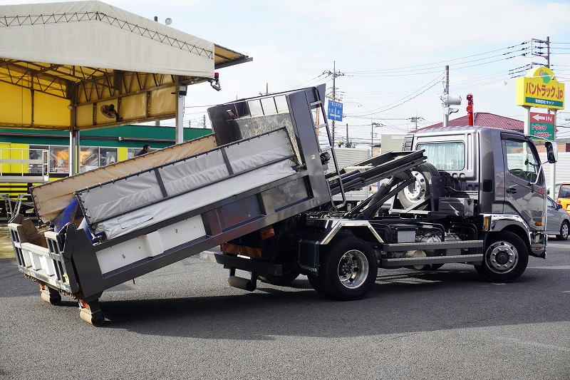 ファイター　増トン　「ベッドレス」　強化　ローダーダンプ　積載７３００ｋｇ　一方開　電動コボレーン　新明和製　鳥居ラダー付き　アルミホイール　メッキパーツ　フォグランプ　６速ＭＴ！希少車！！フロント画像