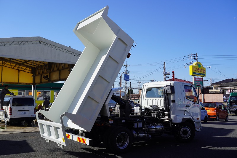 （未使用）　ファイター　増トン　「ベッド付き」　土砂ダンプ　極東製　積載７９００ｋｇ　一方開　オートエアコン　キーレス　フォグランプ　クルーズコントロール　坂道発進補助　衝突軽減ブレーキ　車線逸脱警報　６速ＭＴ！車検「Ｒ５年８月まで！」20