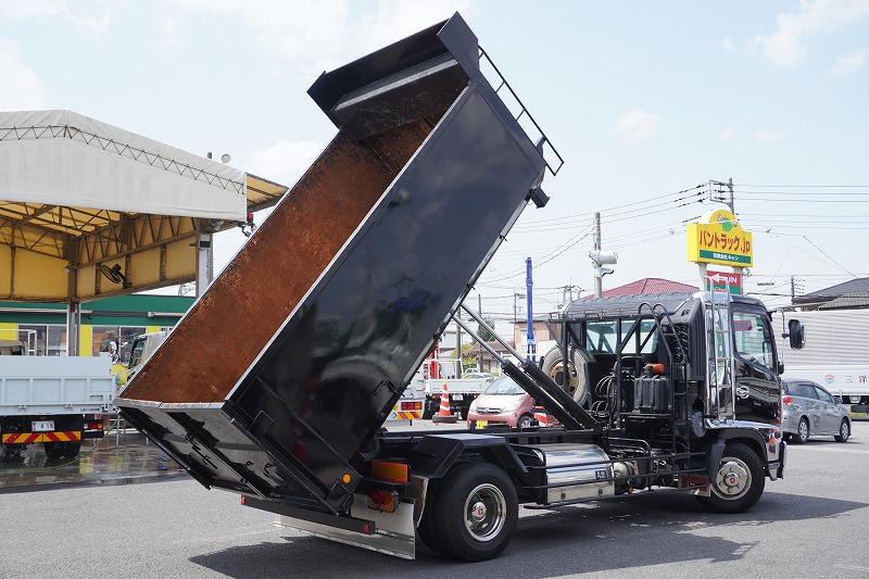 レンジャー　４トン　「ベッド付き」　アームロール　積載３８００ｋｇ　新明和製　ツインシリンダー　キャブバックステップ　船底コンテナ付き　キャブラダー　メッキホイールライナー　メッキパーツ　坂道発進補助　６速ＭＴ！　車検「令和６年３月まで！」20