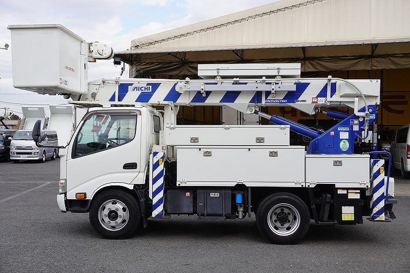 デュトロ　高所作業車　アイチ製（ＳＨ１５Ｂ）　最大地上高１４．６ｍ　積載５００ｋｇ　ＦＲＰバケット　ウインチ付き　バッテリー電源　ジョイスティックタイプ　ブーム自動格納　坂道発進補助　左電格ミラー　社外ナビ　ＥＴＣ　電動パーキングブレーキ　ユニットアワーメーター：８９６ｈ　電工仕様！６速ＭＴ！車検「Ｒ６年７月まで！」1