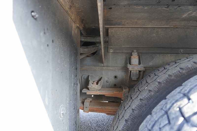 デュトロ　高所作業車　アイチ製（ＳＨ１５Ｂ）　最大地上高１４．６ｍ　積載５００ｋｇ　ＦＲＰバケット　ウインチ付き　バッテリー電源　ジョイスティックタイプ　ブーム自動格納　坂道発進補助　左電格ミラー　社外ナビ　ＥＴＣ　電動パーキングブレーキ　ユニットアワーメーター：８９６ｈ　電工仕様！６速ＭＴ！車検「Ｒ６年７月まで！」9