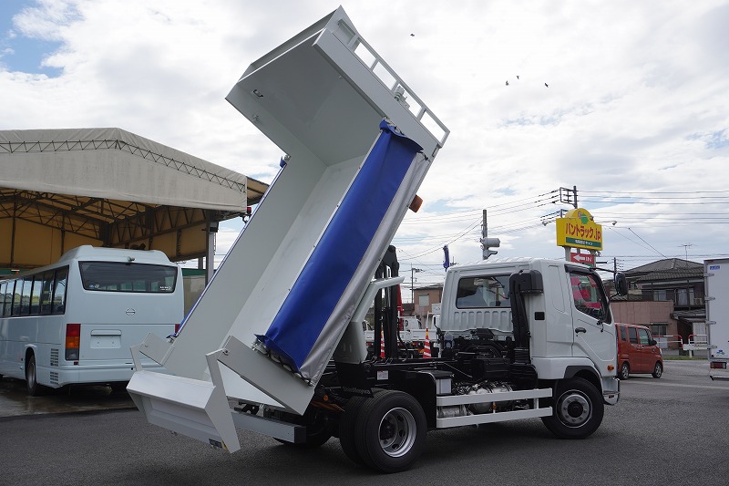 （未使用）　ファイター　増トン　「ベッド付き」　土砂ダンプ　新明和製　一方開　積載７１００ｋｇ　電動コボレーン　鳥居シートデッキ＆ラダー　造りボディー　砂切り　ミラーヒーター　ＥＴＣ２．０　ＨＩＤヘッドライト　運転席エアサスシート　オートエアコン　メッキパーツ多数！高機能パッケージ！６速ＭＴ！車検「Ｒ５年１１月まで！」25