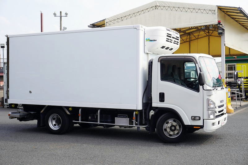 エルフ　「ワイドロング」　冷蔵冷凍車　積載２９５０ｋｇ　サイドドア　格納パワーゲート　東プレ製　－３０度設定　荷台シマ板張り　送風機　ラッシング２段　間仕切り　エアリブ　左電格ミラー　坂道発進補助　バックカメラ　フォグランプ　６速ＭＴ！車検「Ｒ５年８月まで！」4