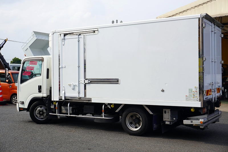 エルフ　「ワイドロング」　冷蔵冷凍車　積載２９５０ｋｇ　サイドドア　格納パワーゲート　東プレ製　－３０度設定　荷台シマ板張り　送風機　ラッシング２段　間仕切り　エアリブ　左電格ミラー　坂道発進補助　バックカメラ　フォグランプ　６速ＭＴ！車検「Ｒ５年８月まで！」5