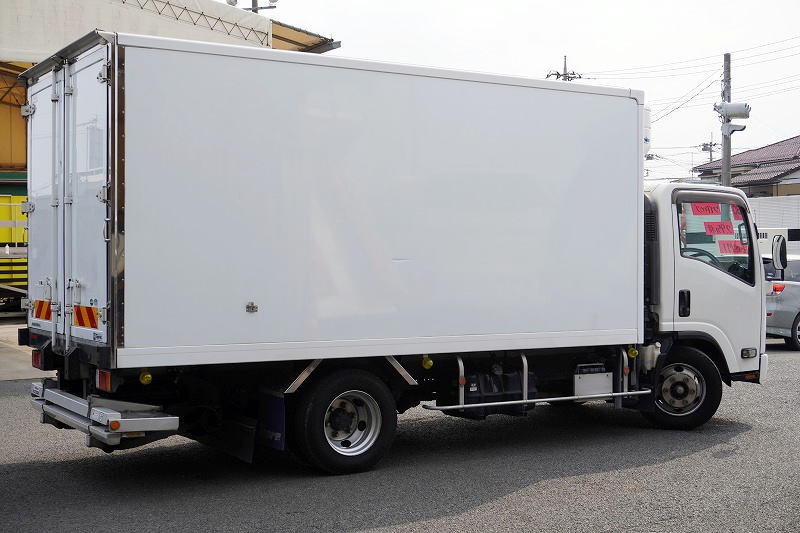 エルフ　「ワイドロング」　冷蔵冷凍車　積載２９５０ｋｇ　サイドドア　格納パワーゲート　東プレ製　－３０度設定　荷台シマ板張り　送風機　ラッシング２段　間仕切り　エアリブ　左電格ミラー　坂道発進補助　バックカメラ　フォグランプ　６速ＭＴ！車検「Ｒ５年８月まで！」6