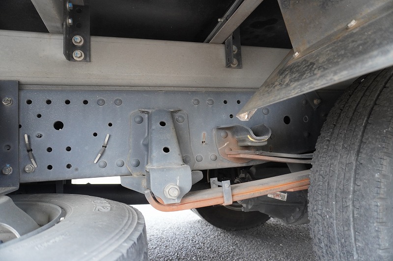エルフ　「ワイドロング」　冷蔵冷凍車　積載２９５０ｋｇ　サイドドア　格納パワーゲート　東プレ製　－３０度設定　荷台シマ板張り　送風機　ラッシング２段　間仕切り　エアリブ　左電格ミラー　坂道発進補助　バックカメラ　フォグランプ　６速ＭＴ！車検「Ｒ５年８月まで！」10