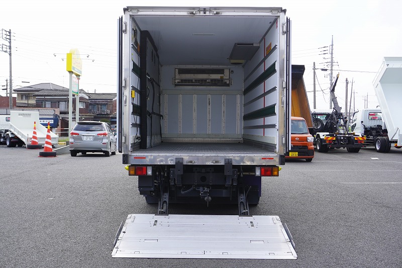 エルフ　「ワイドロング」　冷蔵冷凍車　積載２９５０ｋｇ　サイドドア　格納パワーゲート　東プレ製　－３０度設定　荷台シマ板張り　送風機　ラッシング２段　間仕切り　エアリブ　左電格ミラー　坂道発進補助　バックカメラ　フォグランプ　６速ＭＴ！車検「Ｒ５年８月まで！」17