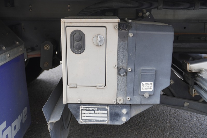 エルフ　「ワイドロング」　冷蔵冷凍車　積載２９５０ｋｇ　サイドドア　格納パワーゲート　東プレ製　－３０度設定　荷台シマ板張り　送風機　ラッシング２段　間仕切り　エアリブ　左電格ミラー　坂道発進補助　バックカメラ　フォグランプ　６速ＭＴ！車検「Ｒ５年８月まで！」28