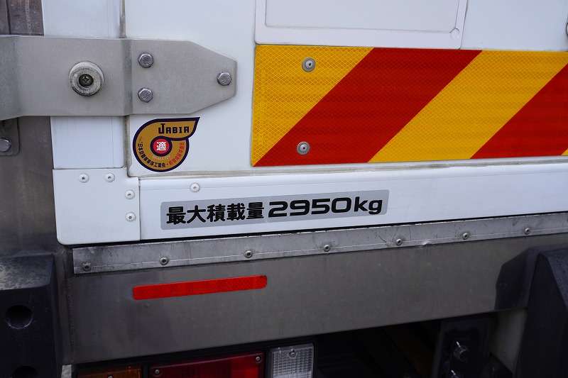 エルフ　「ワイドロング」　冷蔵冷凍車　積載２９５０ｋｇ　サイドドア　格納パワーゲート　東プレ製　－３０度設定　荷台シマ板張り　送風機　ラッシング２段　間仕切り　エアリブ　左電格ミラー　坂道発進補助　バックカメラ　フォグランプ　６速ＭＴ！車検「Ｒ５年８月まで！」31