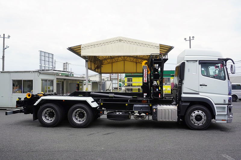 （未使用）　スーパーグレート　大型　「ハイルーフ」　三軸　フックロール　極東製　積載１０４００ｋｇ　ツインシリンダー　キャブバックステップ　網工具入れ　メッキパーツ　アルミホイール　ＬＥＤヘッドライト　バックカメラ　可動式リアバンパー　キーレス　７速ＭＴ！　車検「R６年３月まで！」3