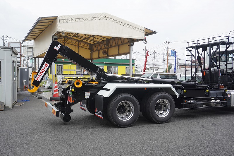 （未使用）　スーパーグレート　大型　「ハイルーフ」　三軸　フックロール　極東製　積載１０４００ｋｇ　ツインシリンダー　キャブバックステップ　網工具入れ　メッキパーツ　アルミホイール　ＬＥＤヘッドライト　バックカメラ　可動式リアバンパー　キーレス　７速ＭＴ！　車検「R６年３月まで！」25