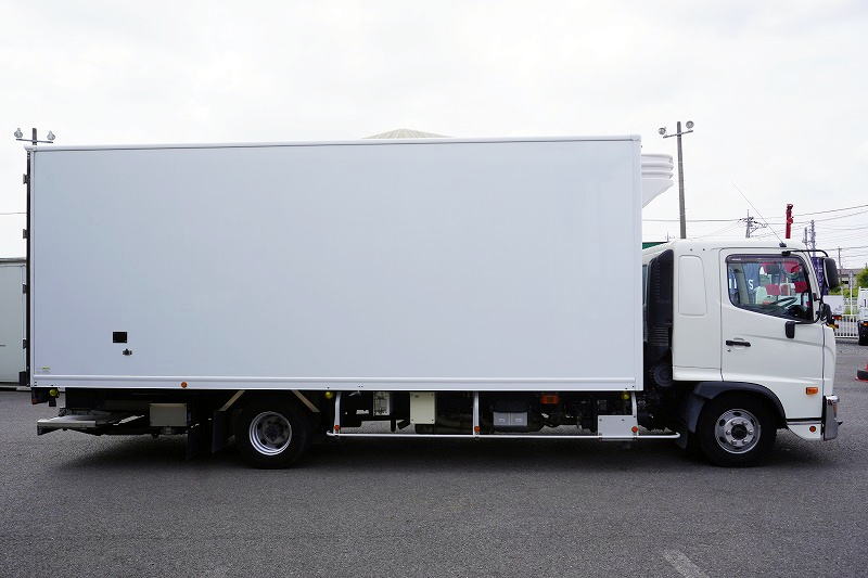 レンジャー　４トン　「ワイド　ベッド付き」　冷蔵冷凍車　積載２１５０ｋｇ　リアエアサス　６．２ｍ長　格納パワーゲート　サイドドア　－３０度設定　キーストン　スタンバイ装置　ラッシング２段　エアリブ　バックカメラ　ＥＴＣ　菱重製　メッキパーツ　オートエアコン　６速ＭＴ！車検「Ｒ５年１２月まで！」3