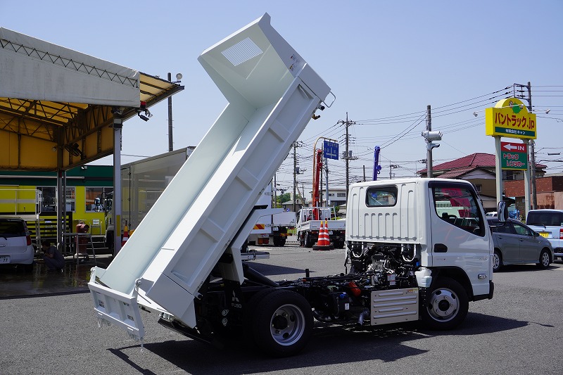 （未使用）　キャンター　「標準幅」　強化　ローダーダンプ　新明和製　三方開　積載３０００ｋｇ　ダンプピン　スライド用ラジコン　坂道発進補助　左電格ミラー　スマートキー　ＬＥＤヘッドライト　フォグランプ　衝突軽減ブレーキ　車線逸脱警報　５速ＭＴ！　車検「R７年４月まで！」22