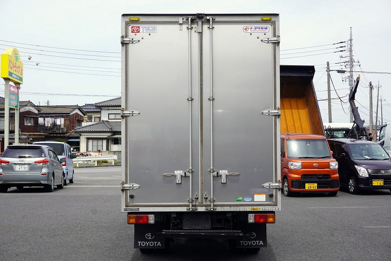 トヨエース　１０尺　アルミバン　積載２０００ｋｇ　トヨタ車体製　サイドドア　ラッシング１段　導風板　バックカメラ　ＥＴＣ　９０度ストッパー　衝突軽減ブレーキ　車線逸脱警報　ワンオーナー！ＡＴ車！2