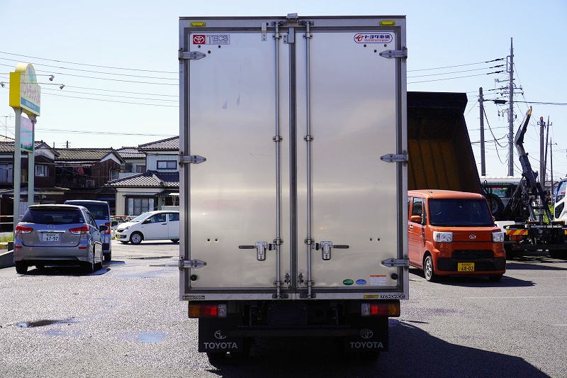 トヨエース　１０尺　アルミバン　積載２０００ｋｇ　トヨタ車体製　サイドドア　ラッシング１段　導風板　バックカメラ　ＥＴＣ　９０度ストッパー　衝突軽減ブレーキ　車線逸脱警報　ワンオーナー！ＡＴ車！　AK2