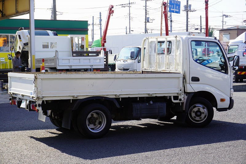 ダイナ　「標準幅　ショート」　平ボディー　積載２０００ｋｇ　三方開　ＥＴＣ　全低床　衝突軽減ブレーキ　車線逸脱警報　ワンオーナー！ＡＴ車！車検「Ｒ６年３月まで！」 AK6