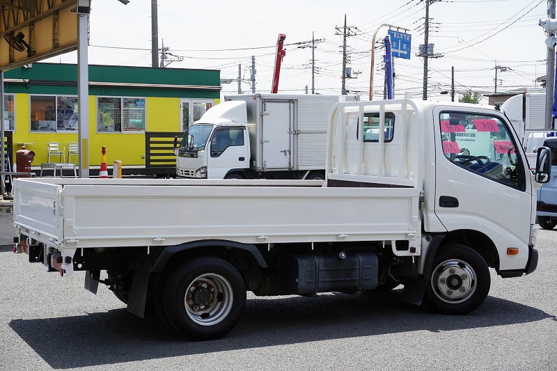 ダイナ　「標準幅　ショート」　平ボディー　積載２０００ｋｇ　三方開　ＥＴＣ　全低床　衝突軽減ブレーキ　車線逸脱警報　ワンオーナー！ＡＴ車！車検「Ｒ６年３月まで！」6