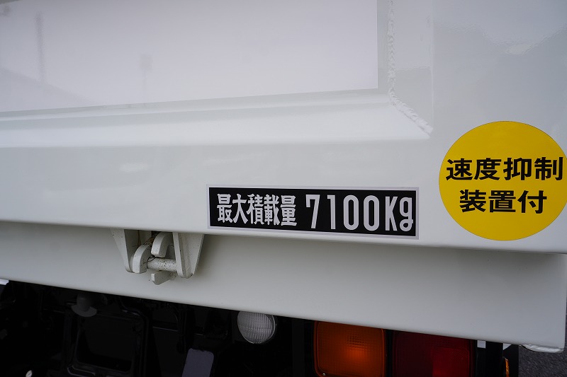 （未使用）　ファイター　増トン　「ベッド付き」　土砂ダンプ　新明和製　一方開　積載７１００ｋｇ　電動コボレーン　船底型　鳥居シートデッキ＆ラダー　造りボディー　砂切り　ミラーヒーター　ＥＴＣ２．０　ＨＩＤヘッドライト　運転席エアサスシート　オートエアコン　メッキパーツ多数！高機能パッケージ！６速ＭＴ！車検「Ｒ６年１月まで！」21