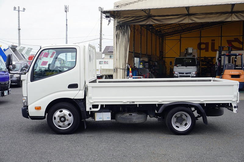 ダイナ　「標準幅　ショート」　平ボディー　積載２０００ｋｇ　三方開　ポータブルナビ　ＥＴＣ　左電格ミラー　低床　ＡＴ車！1