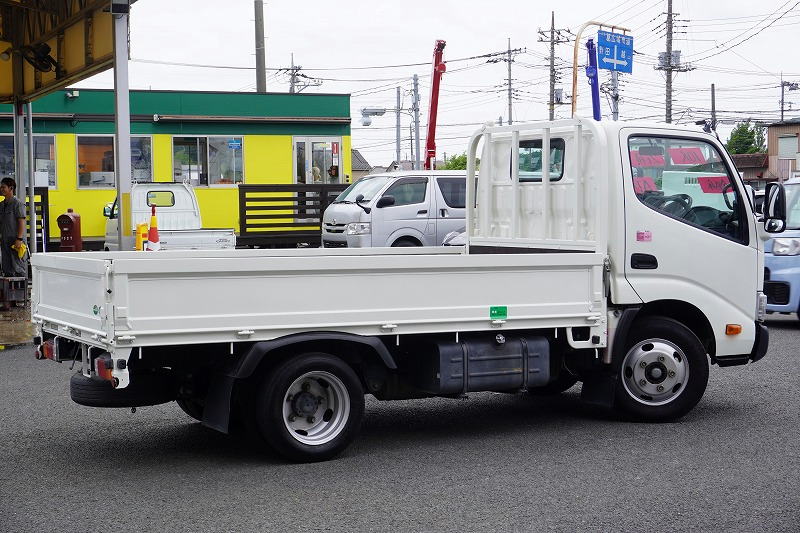 ダイナ　「標準幅　ショート」　平ボディー　積載２０００ｋｇ　三方開　ポータブルナビ　ＥＴＣ　左電格ミラー　低床　ＡＴ車！6