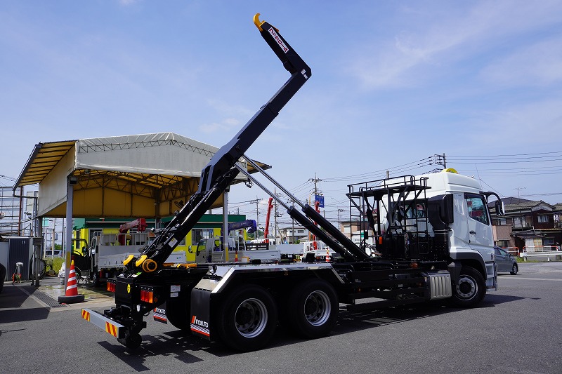 （未使用）　スーパーグレート　大型　「ハイルーフ」　三軸　フックロール　極東製　積載１０３００ｋｇ　ツインシリンダー　キャブバックステップ　網工具入れ　メッキパーツ　ＬＥＤヘッドライト　バックカメラ　可動式リアバンパー　ＥＴＣ　キーレス　ＡＴ車！23