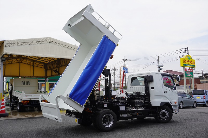 （未使用）　ファイター　増トン　「ベッド付き」　土砂ダンプ　新明和製　一方開　積載７５００ｋｇ　電動コボレーン　船底型　鳥居シートデッキ＆ラダー　ＥＴＣ　メッキパーツ　ＨＩＤヘッドライト　坂道発進補助　６速ＭＴ！車検「Ｒ５年９月まで！」24